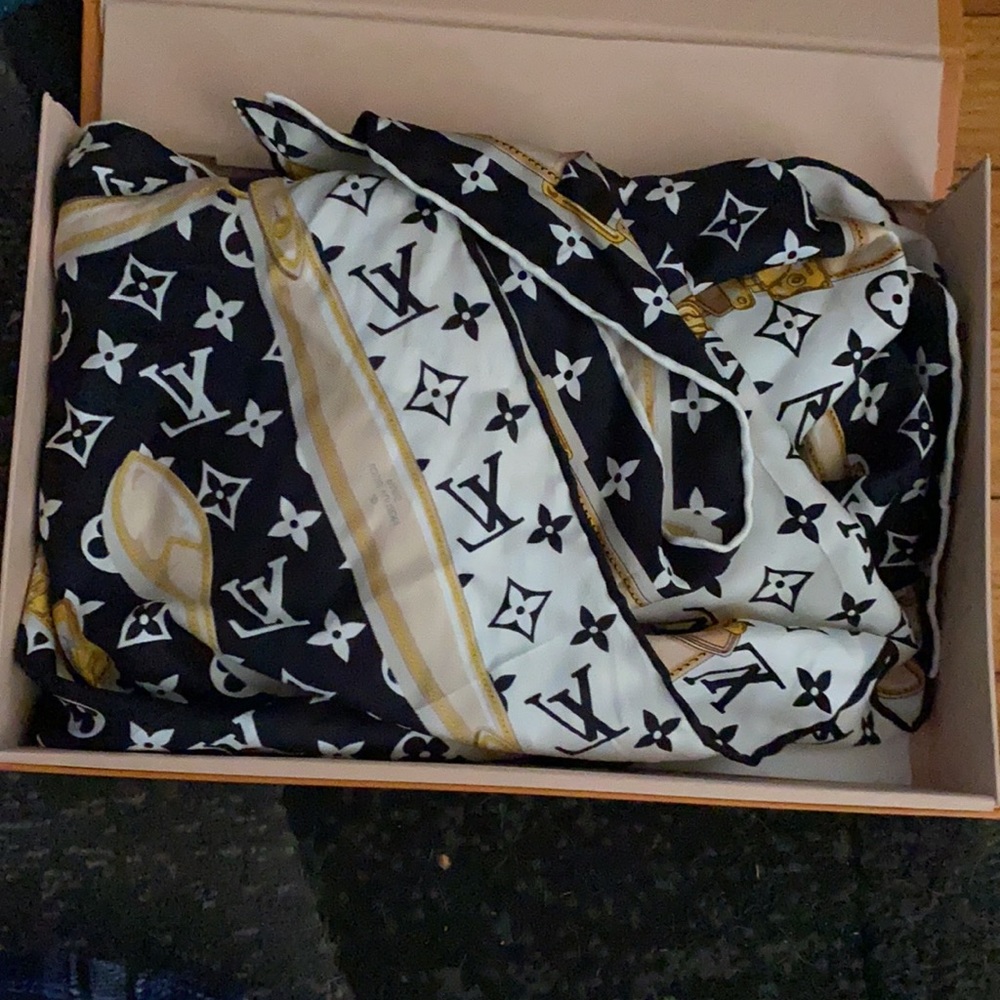 Louis Vuitton head scarf